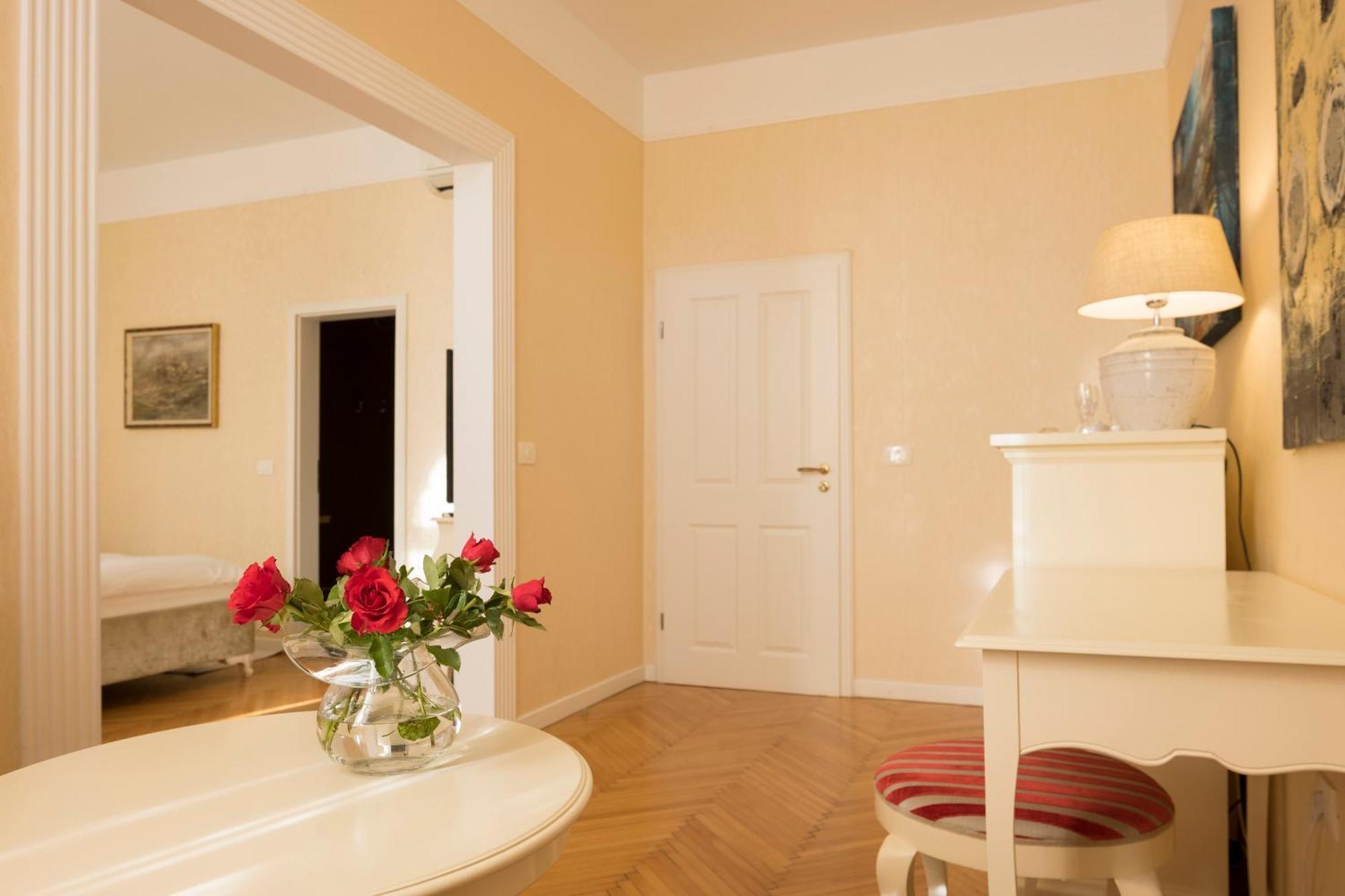 Benecanka Casa Veneziana ไพราน ภายนอก รูปภาพ